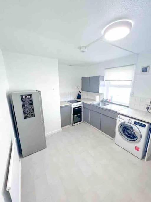 Spacious Two Bedroom Flat Londen Buitenkant foto