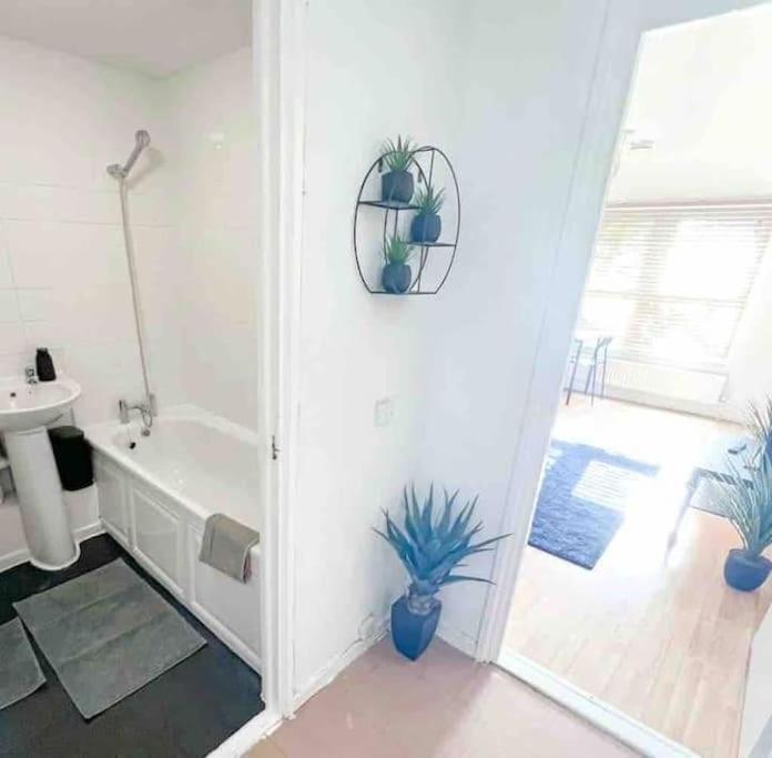 Spacious Two Bedroom Flat Londen Buitenkant foto